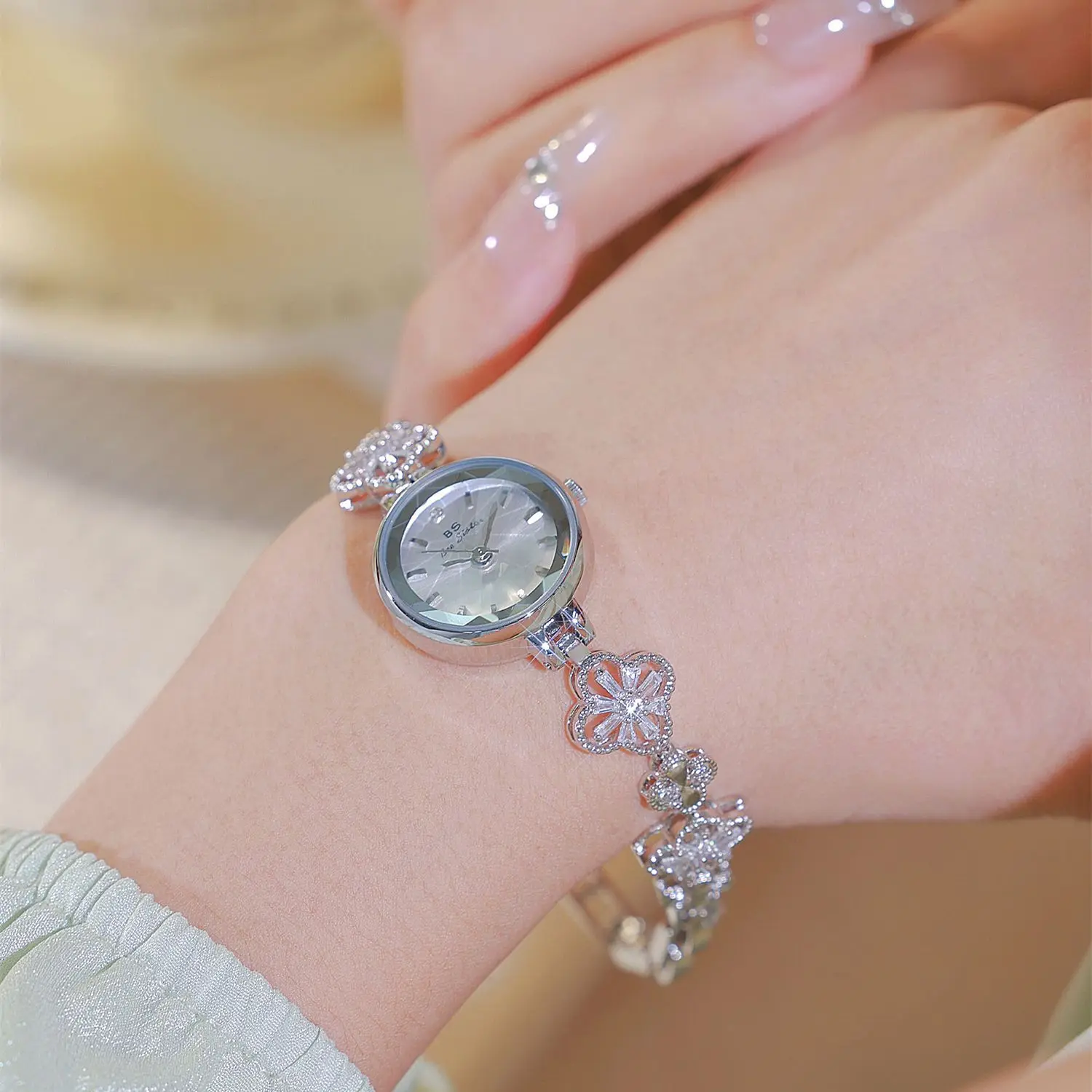 UTHAI Watch Women Chain Watches Luxury Zircon Waterproof Female Fashion Quartz Clock For Four Leaf Grass Bracelet Wristwatches