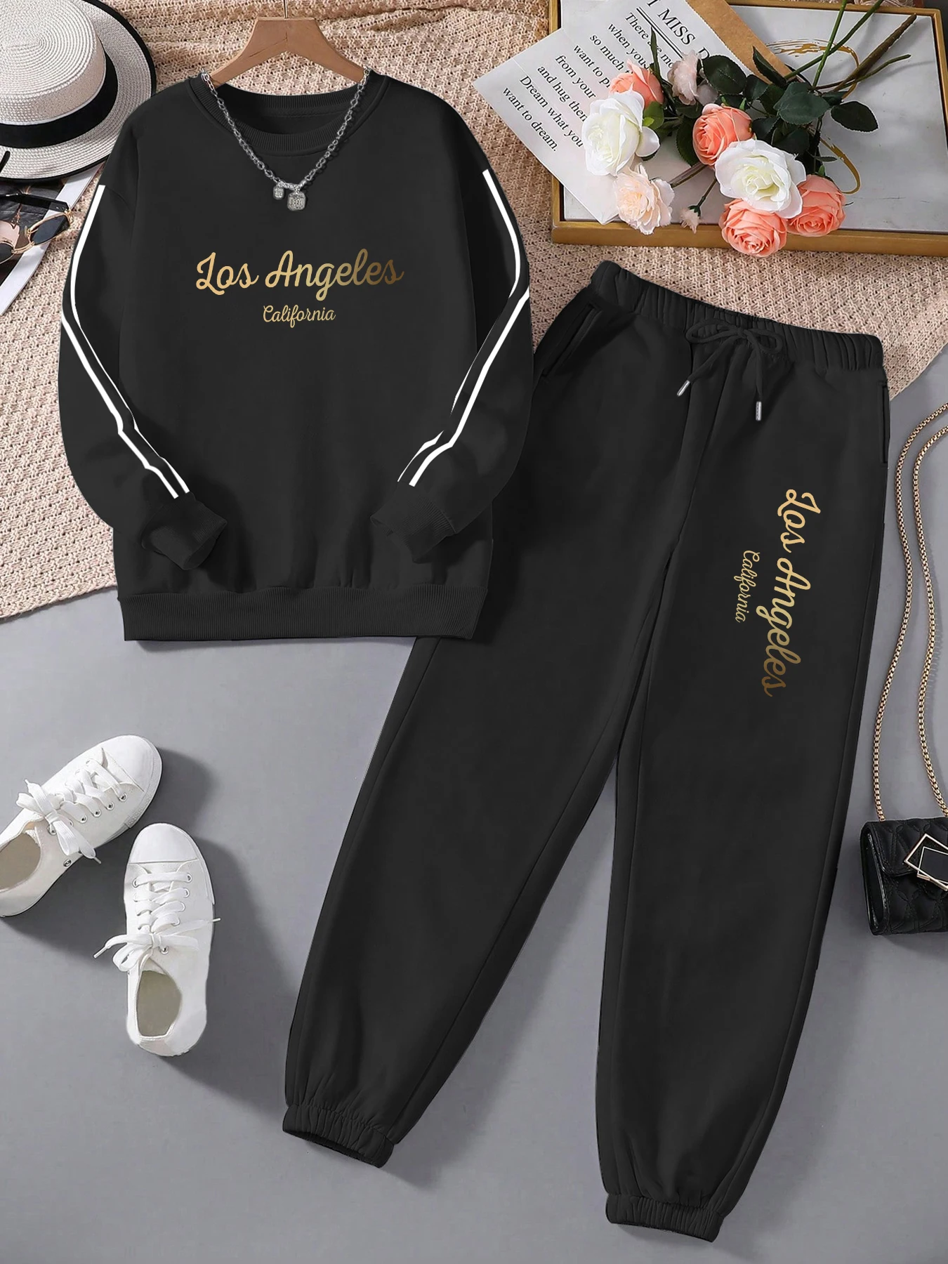 Personalized Printed Long-Sleeve Classic Two-Stripe Set, Loose-Fit Sweatshirt, Jogger Pants, Casual and Comfortable Round-Neck Pullover, Round-Neck Sweatshirt + Wide-Leg Pants Two-Piece Set for Autumn and Winter, Suitable for Office and Home, Women's Clothing