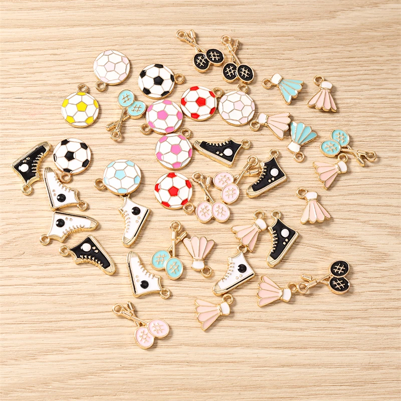 10 Stück niedliche Emaille-Anhänger in Form von Sportartikeln, Badminton- und Fußballschuhen, zum Basteln von Ohrringen, Halsketten, für DIY-Bastelarbeiten und als Schmuckzubehör. – Detail 2