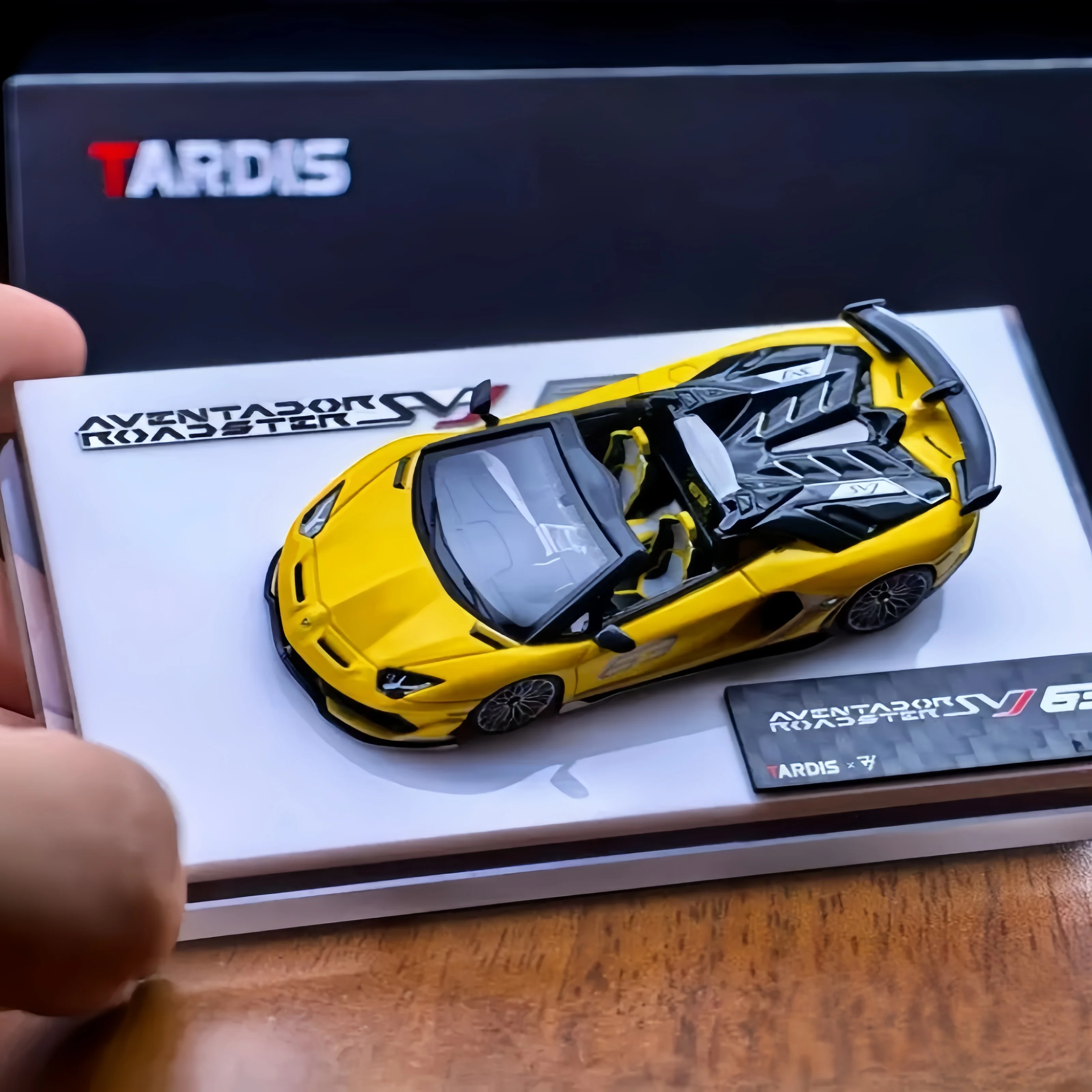 TARDIS 1:64 Aventador SVJ resin miniature simulation car model