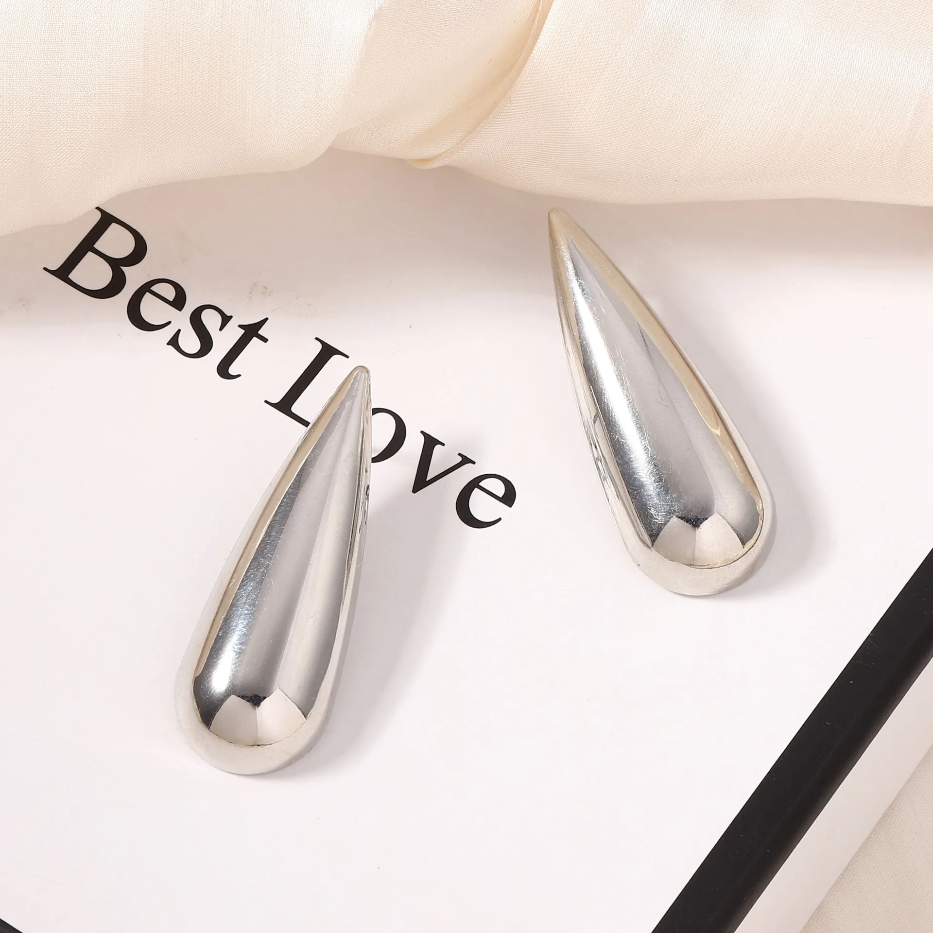Hot-selling personality trend long smooth water drop earrings, simple and versatile cold wind