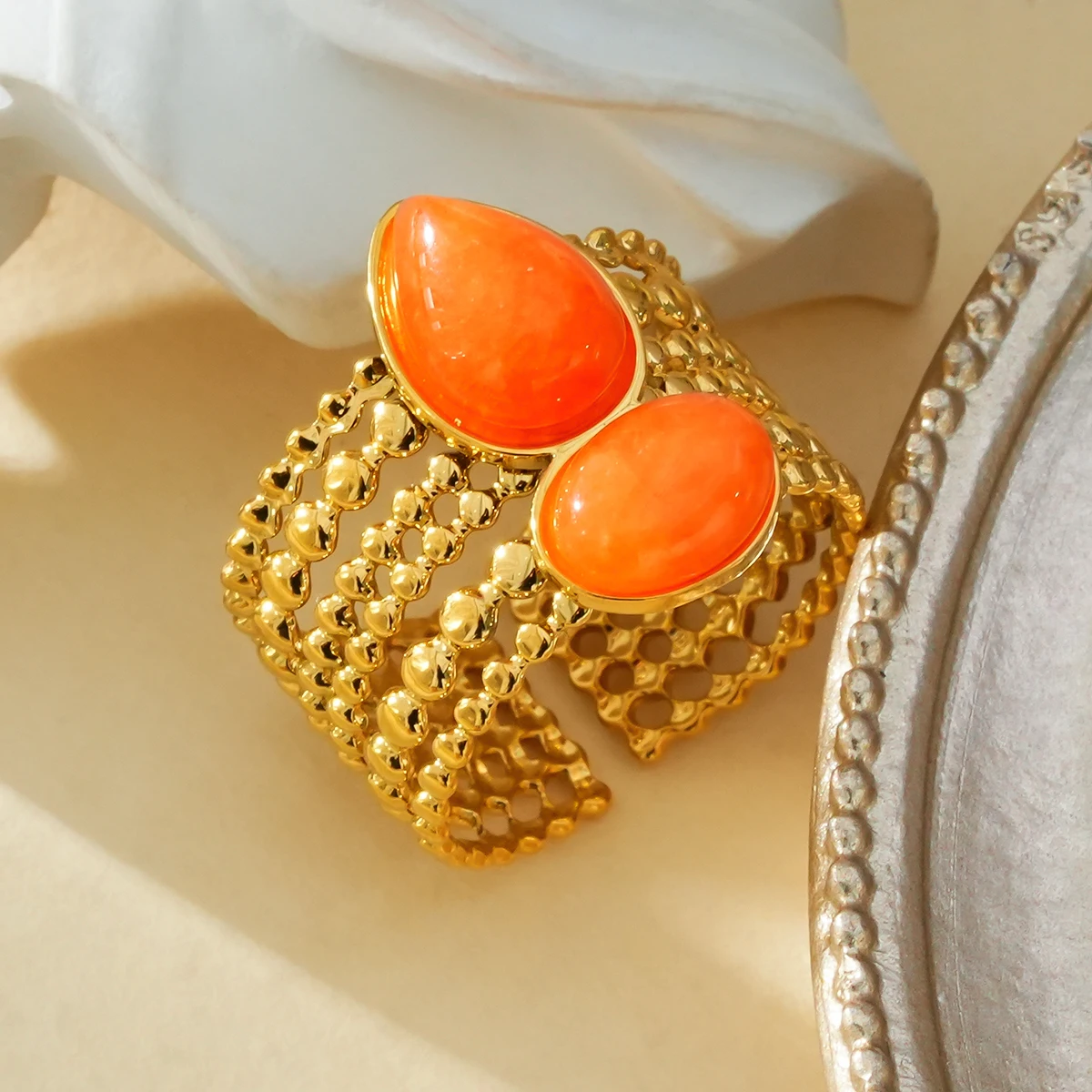 Popular stone-set 14k gold-plated stainless steel ring, suitable for couples, formal events and women in important occasions.