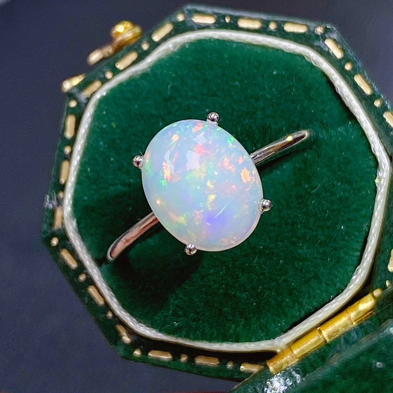 3 carat high quality opal ring fire color is very good. The shopkeeper recommends 925 sterling silver lady