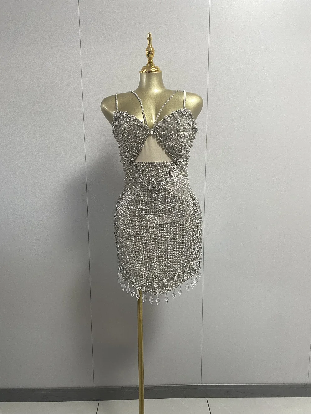 

New Women Luxury Sleeveless Diamonds Backless Silver Midi Bodycon Dress 2025 Elegant Evening Club Luxury Birthday Party Dresses