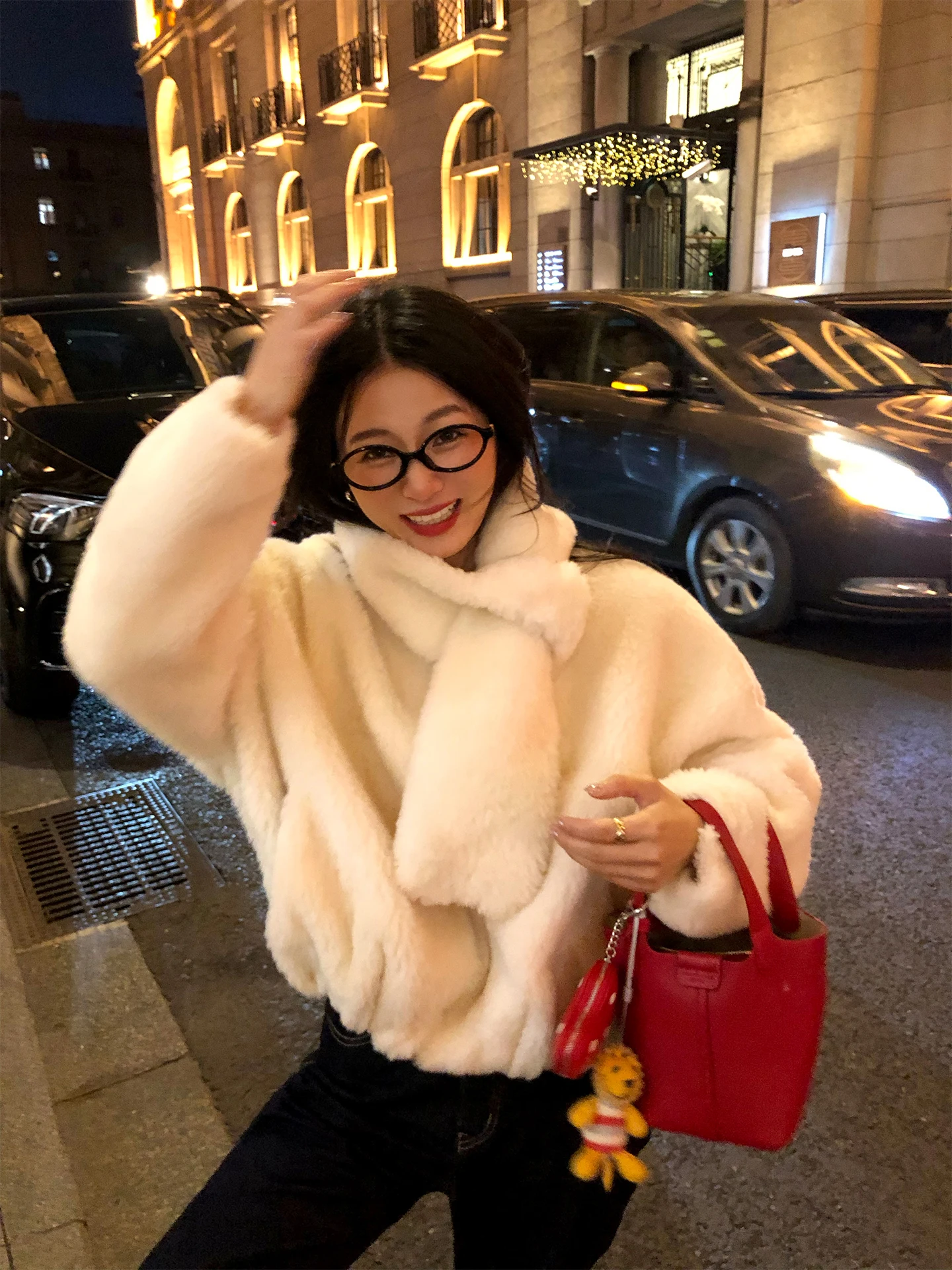 

White Wool Fur Jacket Women's 2025 New Warm Composite Leather Fur Integrated Furry Jacket Asymmetrical Loose Fit Casual Style