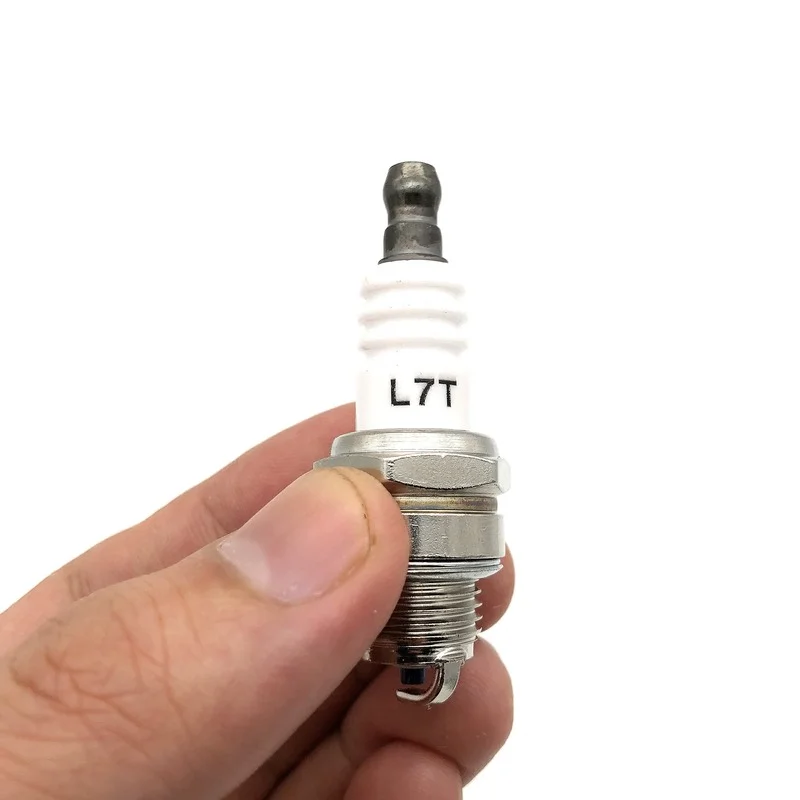 2pcs L7T Spark Plug For Gasoline Chainsaw and Brush Cutter motosierra gasolina Chainsaws Spare Parts Garden Tools