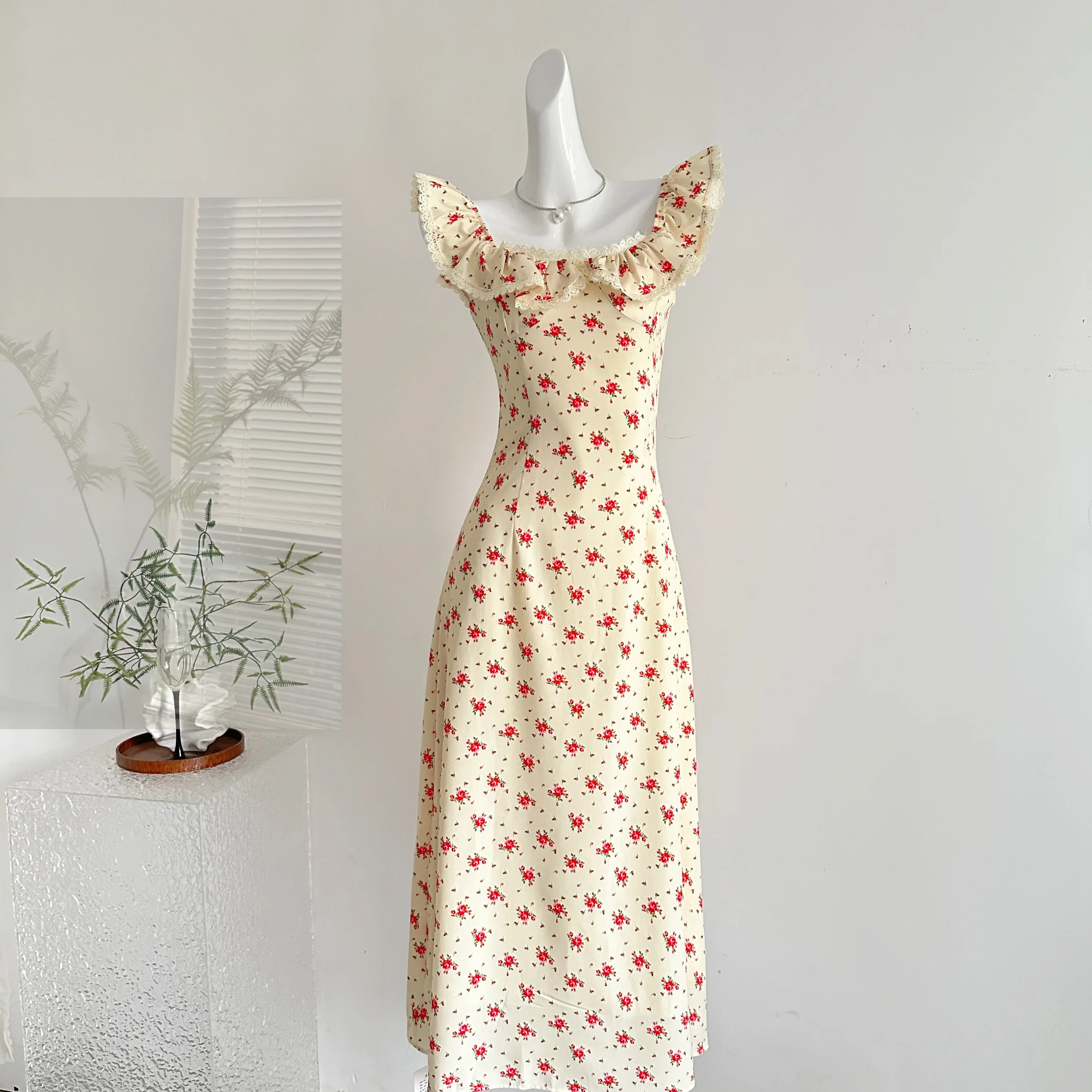 

2025 Summer French Floral Fungus Edge with Built-in Breast Pad Lace Collar Yellow Dress Vestidos Summer Dress Women