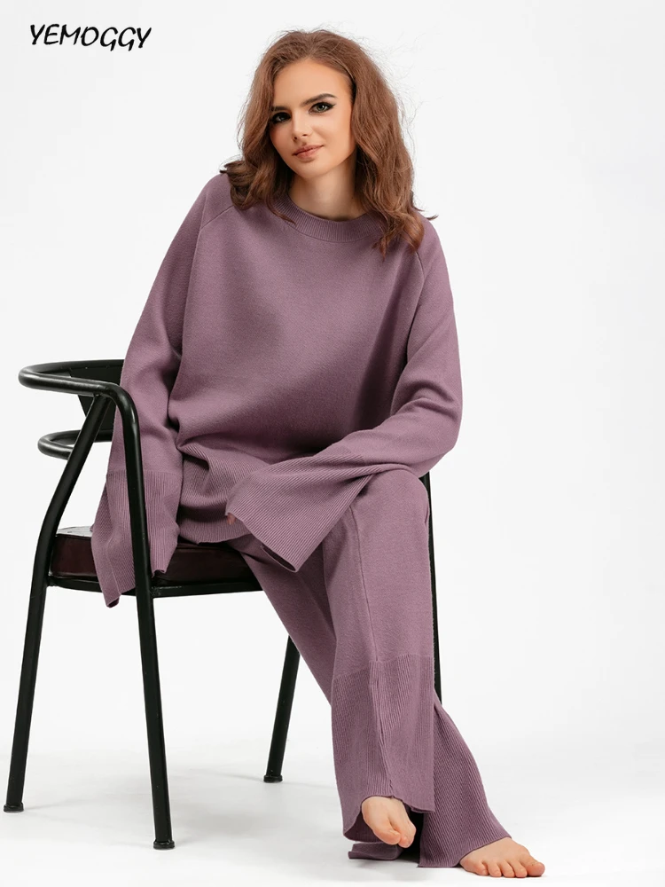 

Костюм женский зимний из пуловера и длинных брюк с широкими штанинами