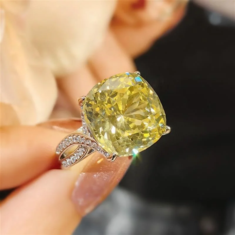 

Ultra-Large Sparkling High-Carbon Diamond Ring Luxury Women's Ring Precise Workmanship Yellow Ice Flower Design Fashion Jewelry