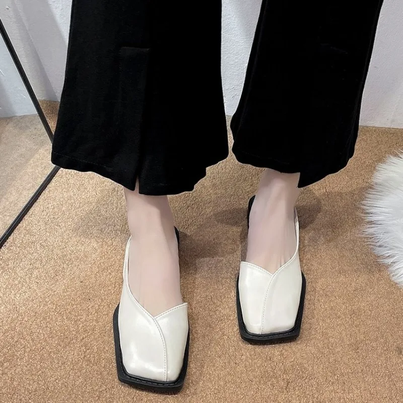 

2026 Closed Toe Sandals Fashion Womens Shoes Suit Female Beige Med Block Low heel Shallow Mouth Luxury Black Summer Sandalias