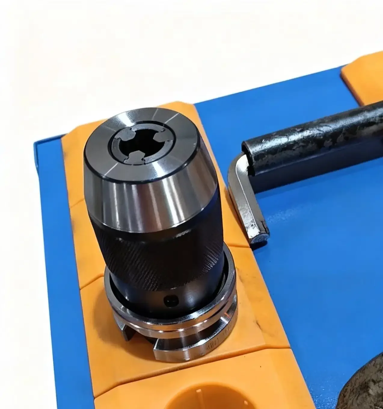NEW NT30 NT40 APU08 APU13 APU16 APU Tool Holder NT Apu Series CNC Integrated Self-tightening Lathe Tools Holder Drill Chuck