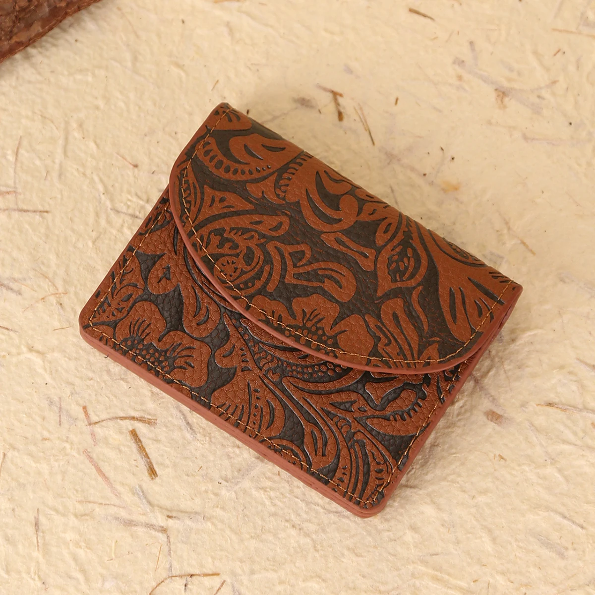 

Brown new women's short wallet retro embossed small wallet thin, simple and fashionable zero wallet card bag small and large cap