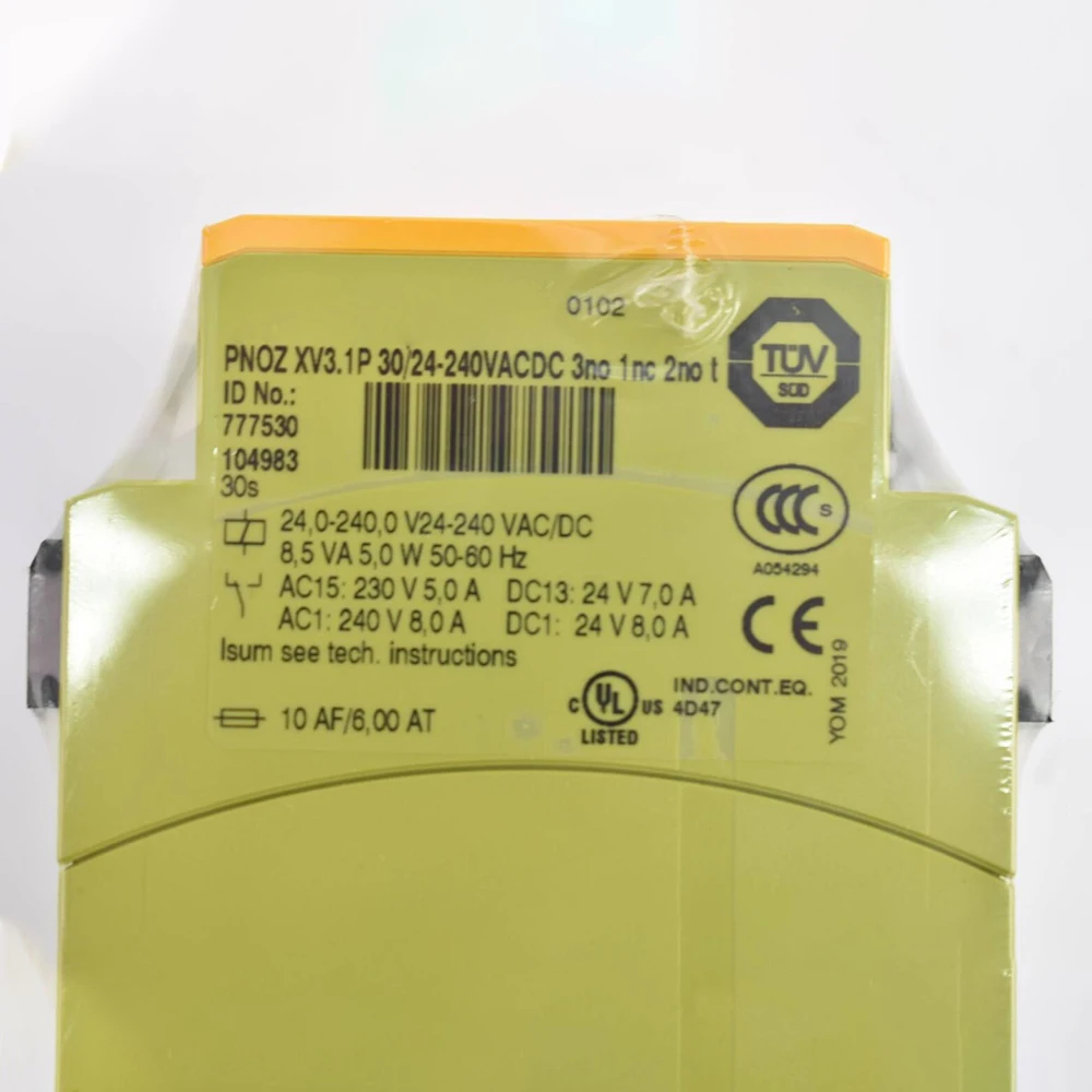 New for Pilz PNOZ XV3.1P 777530 24-240V Safety Relay Module