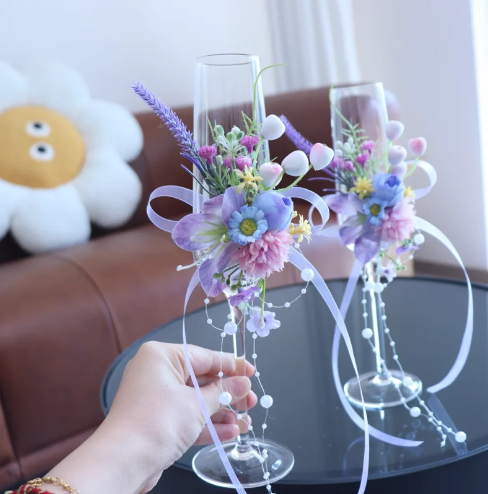 

Фиолетовая и розовая свадьба, свадебная церемония невесты и жениха, бокалы для вина, декоративные цветы, бокалы для вина, деловая celebratio