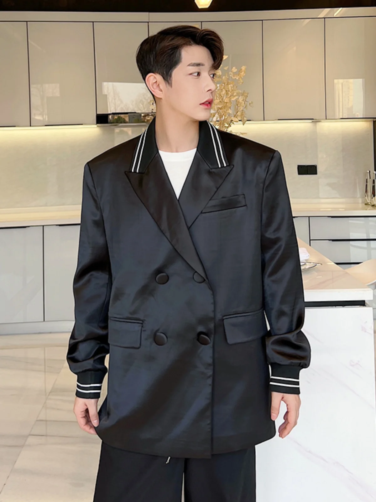 

Мужской костюм из свободного атласа, повседневный, с наплечниками, на двух пуговицах, с длинными рукавами, на все сезоны, свободного кроя, для пар...