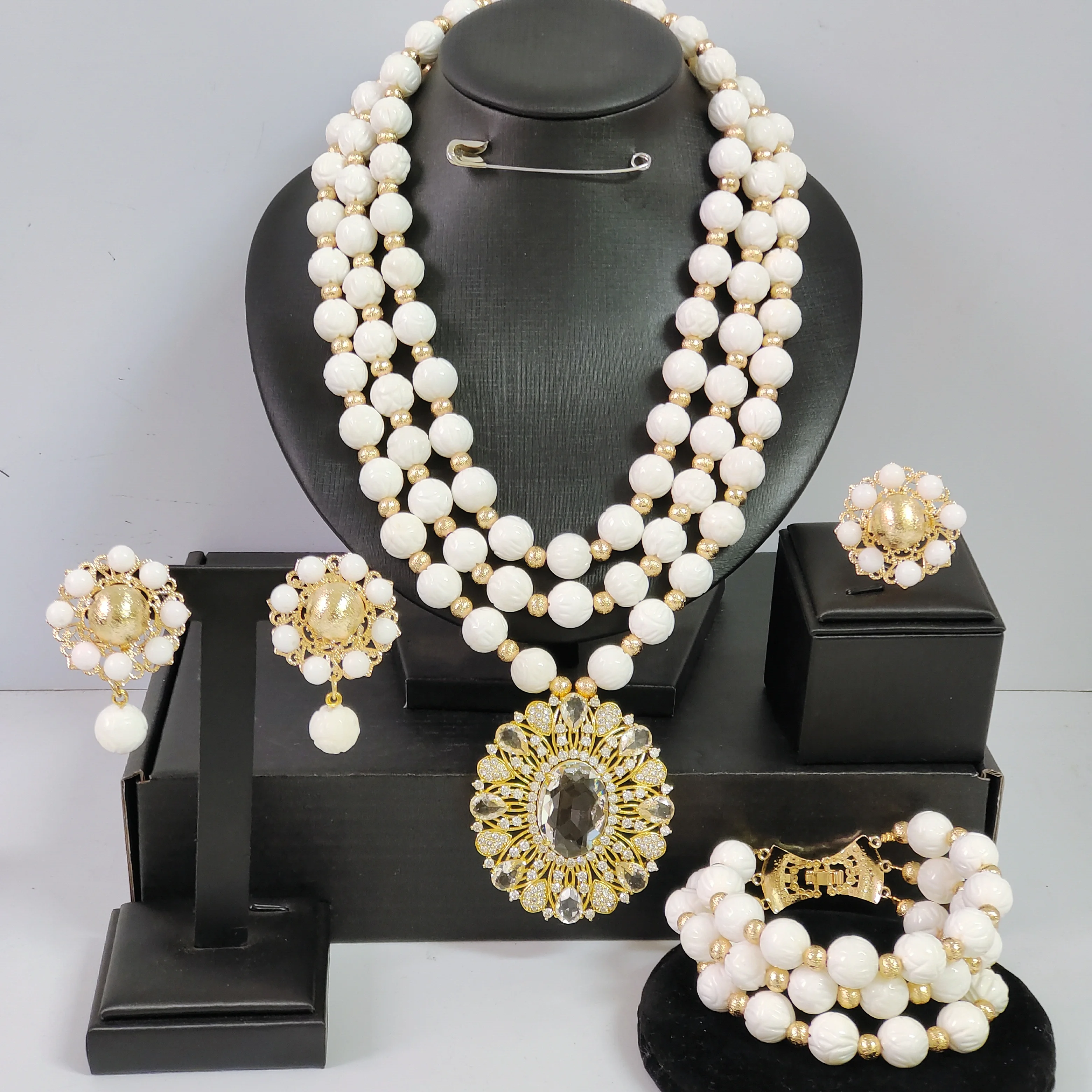 

Nigerian Wedding White Beads African Jewelry Set for Woman
