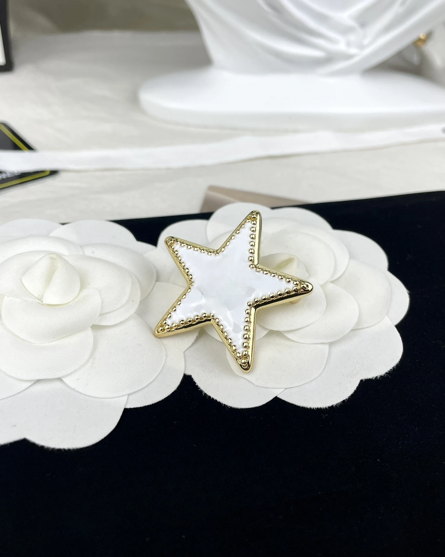 

2024 new summer retro star enamel exquisite brooch