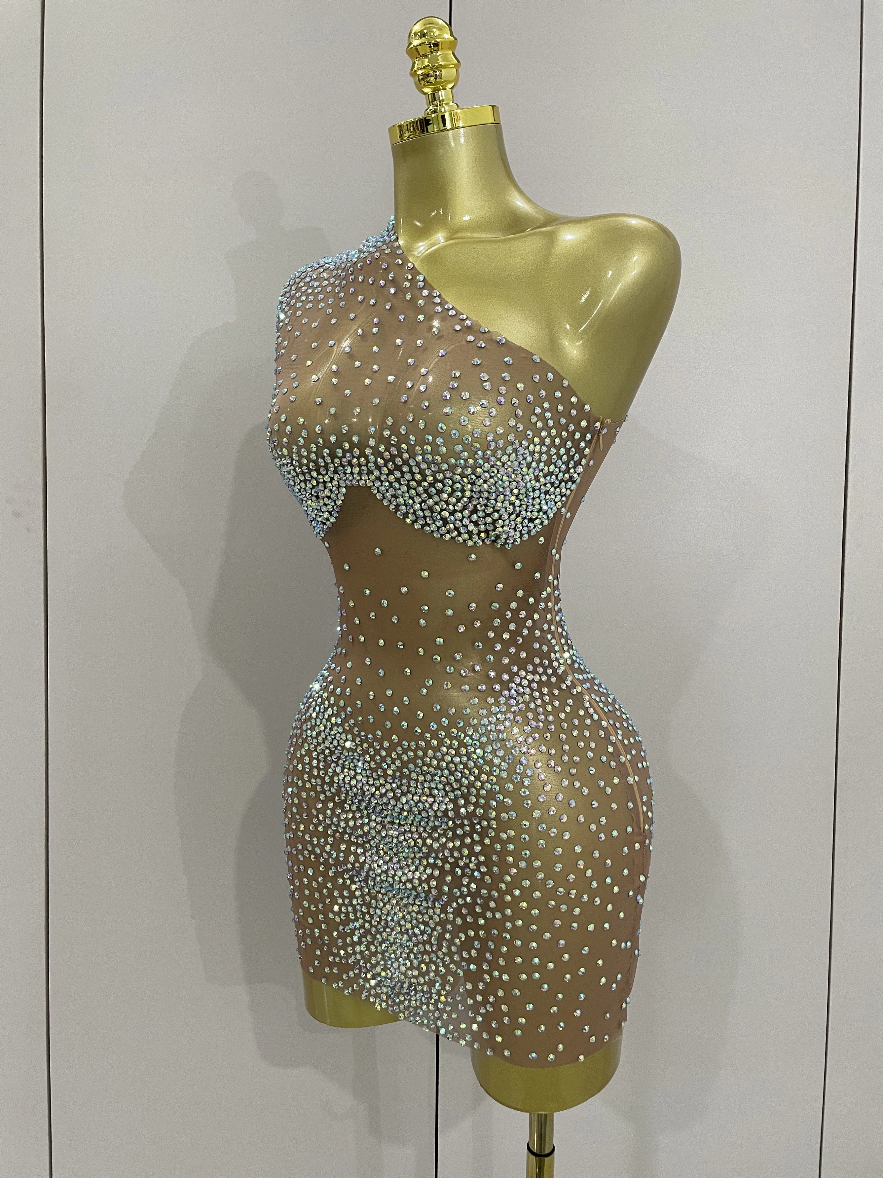 Minivestido Sexy de malla transparente con un hombro y diamantes de imitación brillantes para mujer, disfraz de escenario para fiesta de cumpleaños, club nocturno y bailarina