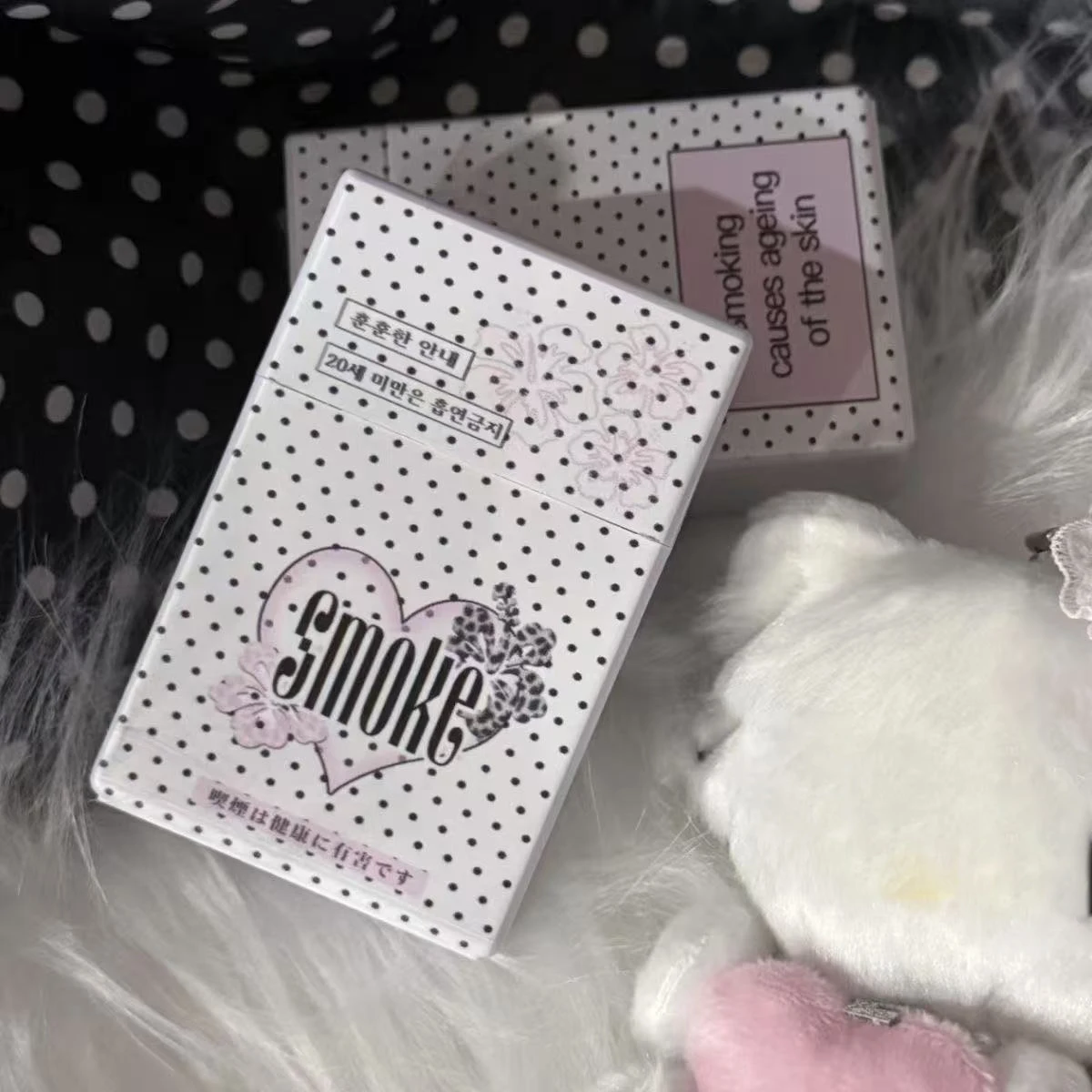 Image of Koreanisches Retro-Zigarettenetui mit Polka-Dot-Muster aus Kunststoff, Sturzsicher, Klappdeckel, Tragbar, für 20 Zigaretten, Robuste Verpackung, Kleine Aufbewahrungsbox