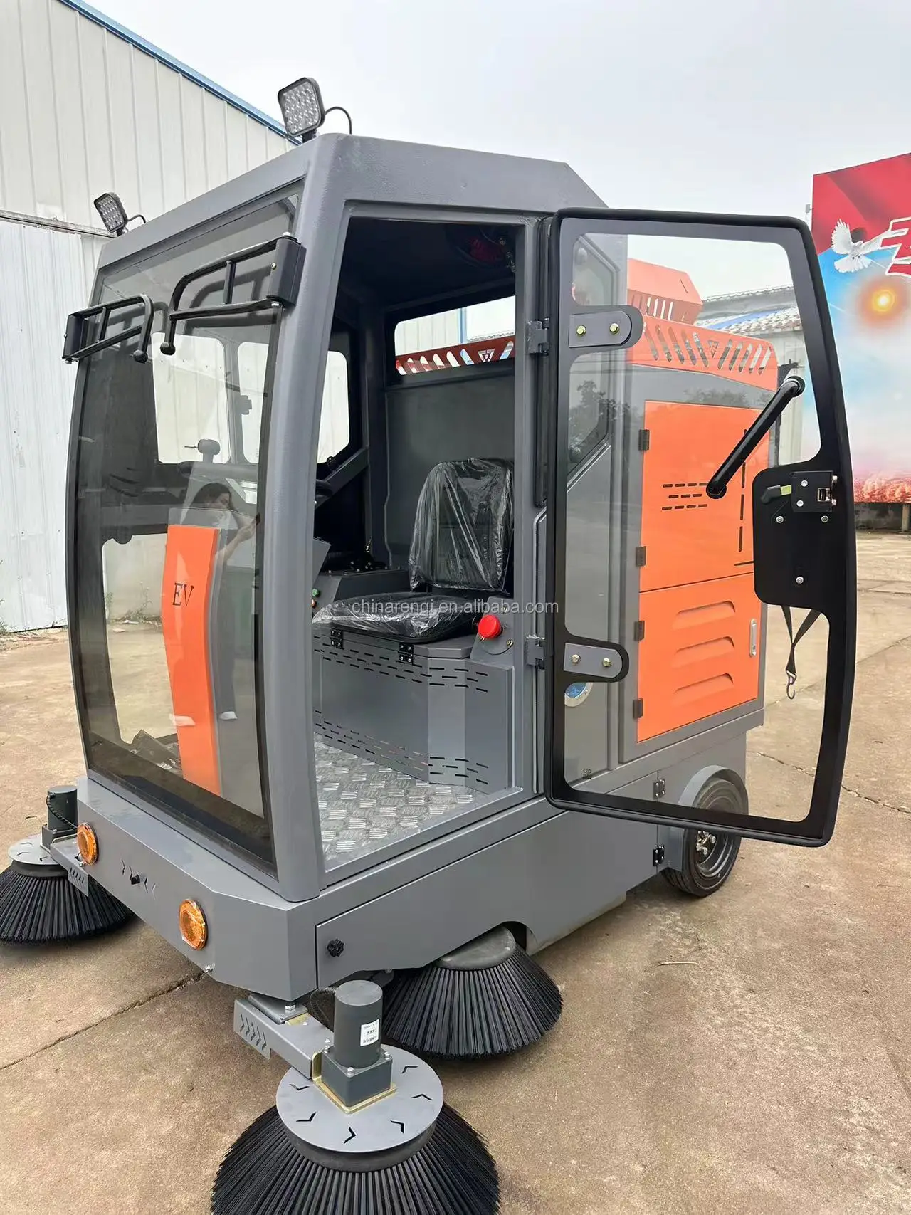 Electric Road Sweeping Machine Enclosed Cabin Industrial Floor Sweeper Vehicle Durable and Long-lasting  for Factory Shop