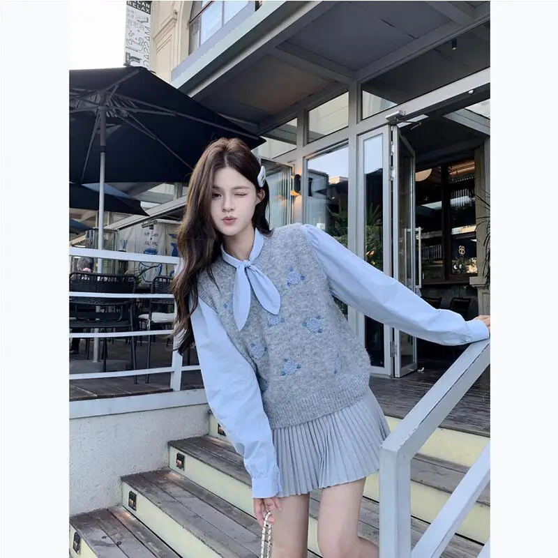 

Knitwear Pullover women's vests v-neck vest knitted vest 2025 Female vest Retro embroidered small flower vests