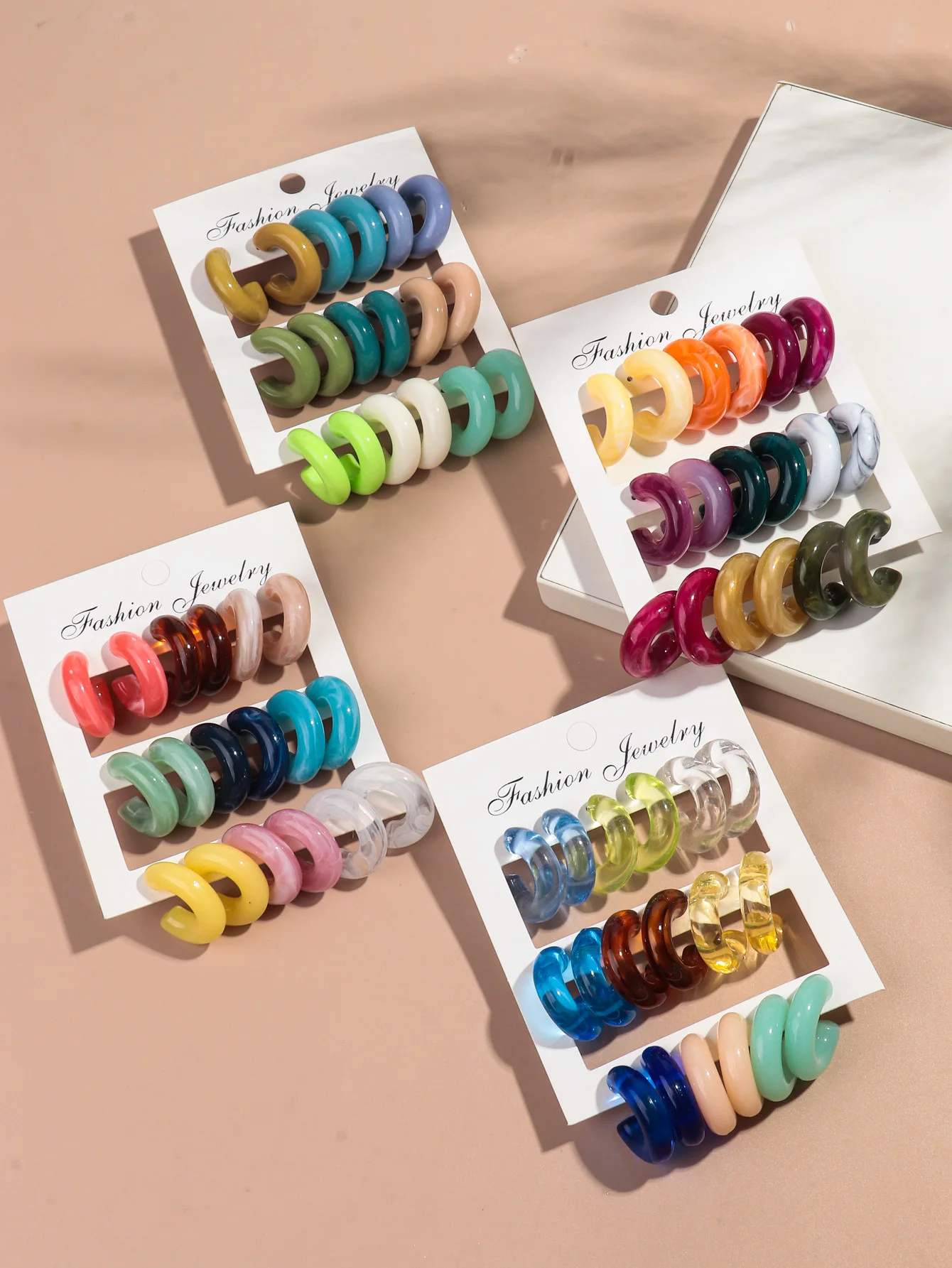18 teile/satz bunte Acryl kleine Kreis Creolen für Frauen Vintage Harz geometrische C-Form Tropfen Ohrring Modeschmuck – Detail 6