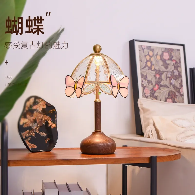 Vintage French Medieval Style Butterfly Desk Lamp Rechargeable LED Night Light for Bedroom Bedside Decor American Retro