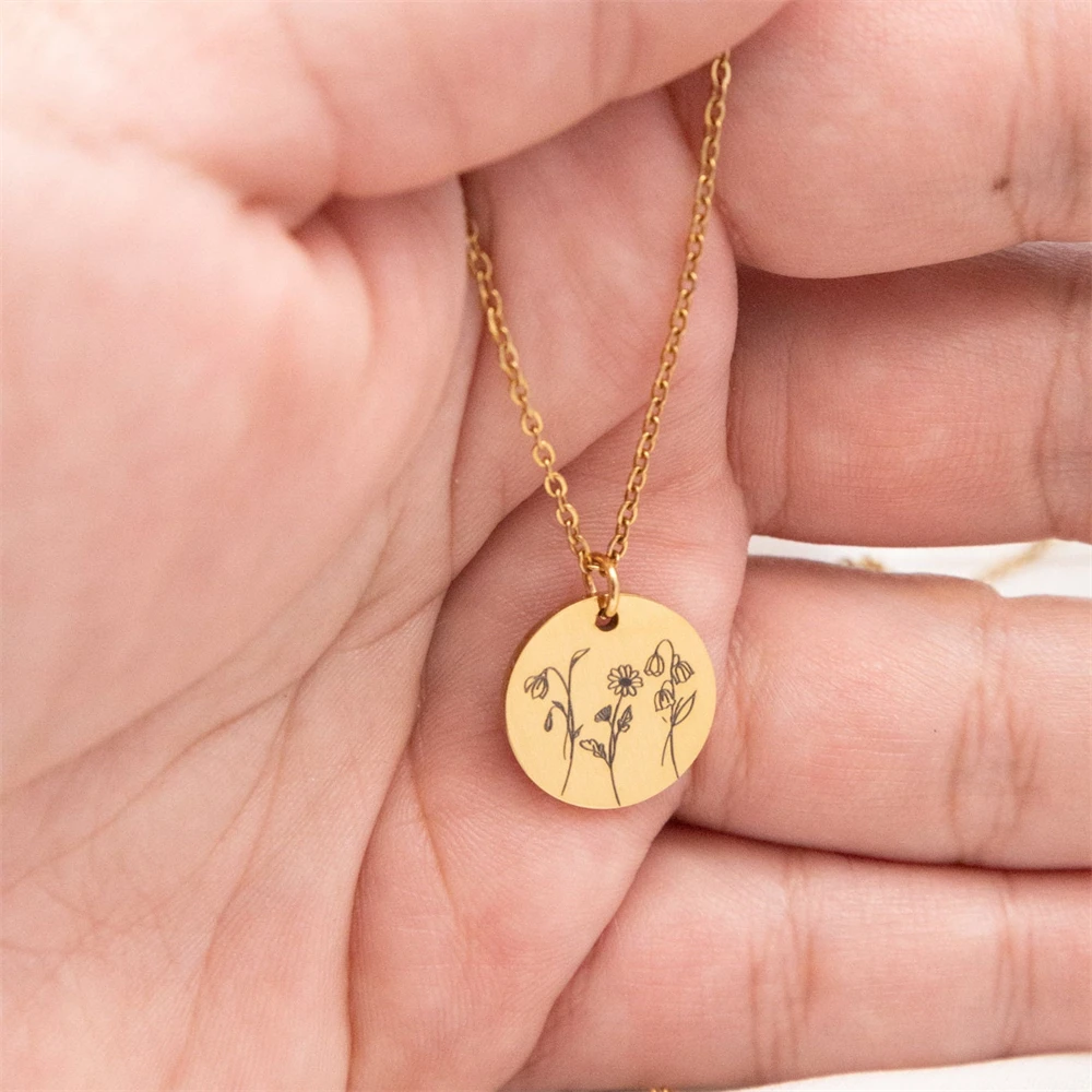 Family Birth flower Necklace Custom Engraved Floral Multiple Birthflower Necklaces Christmas Gift for Women Disc Charm Choker