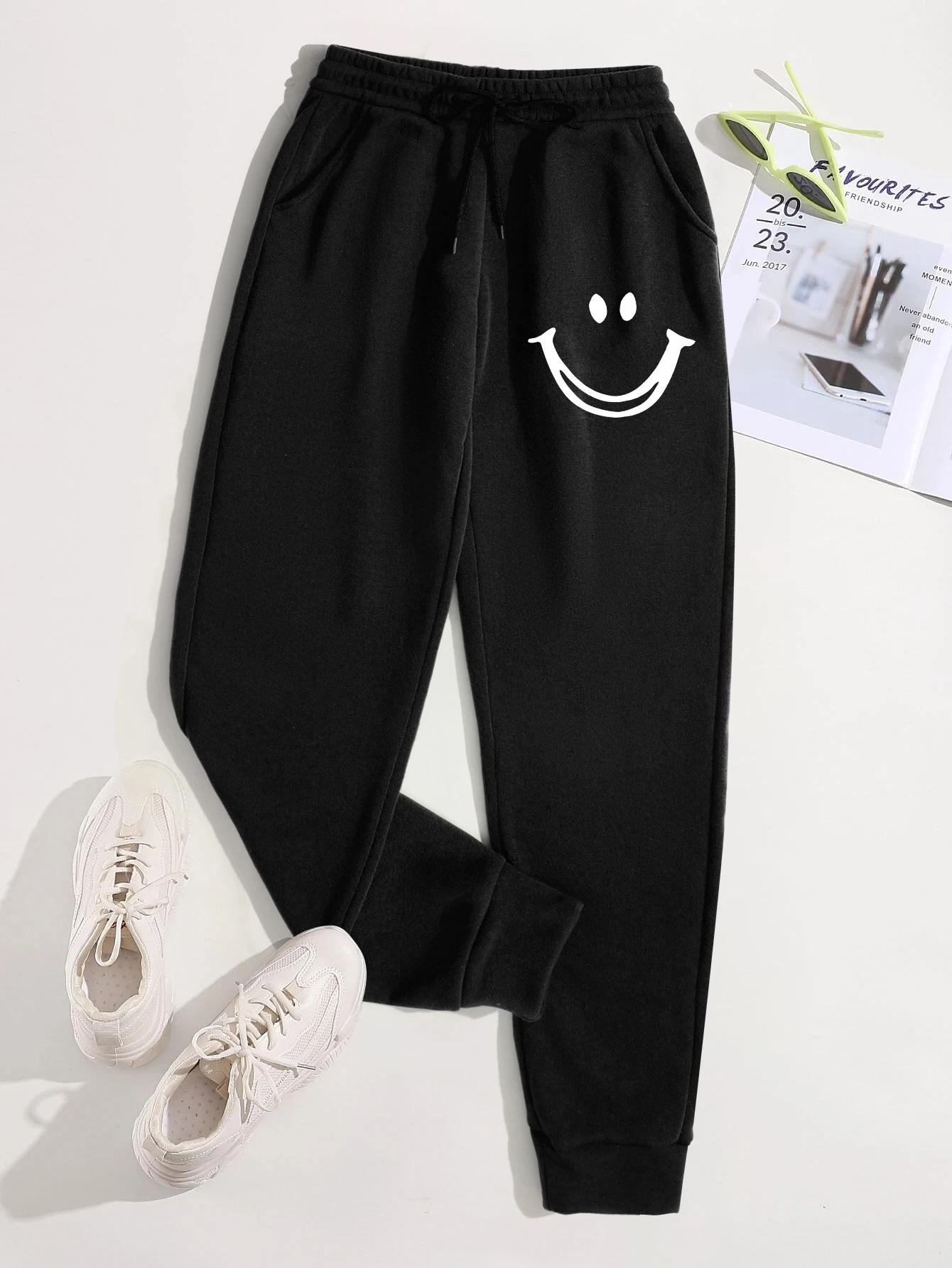 

Smiling Face Prints Women Sweatpants Casual Sporty Trousers Winter Fleece Warm Elastic Waist Pants Loose Pocket Woman Streetwear