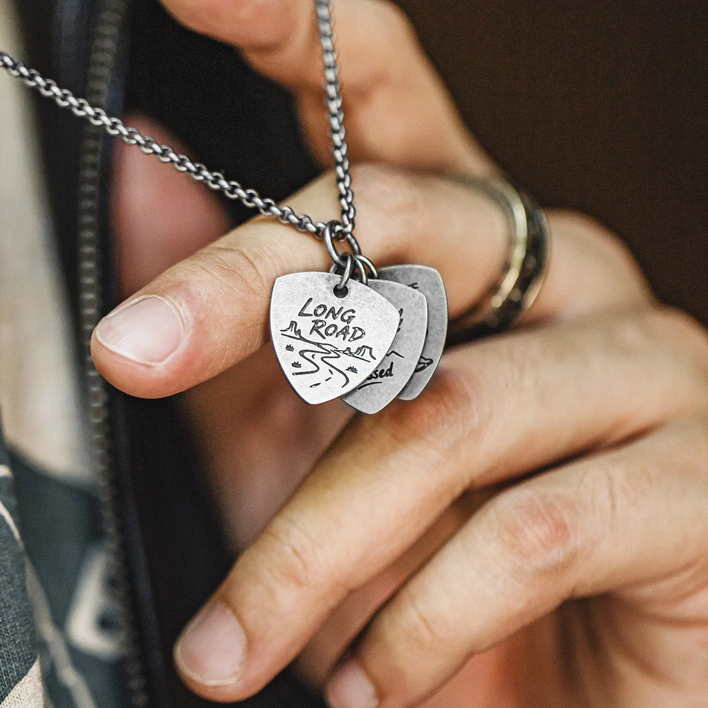 Maden Men's Necklace Guitar Pick Pendant Long Chain Necklace Layered Jewelry Vintage Metal Pendant Casual Streetwear Accessory