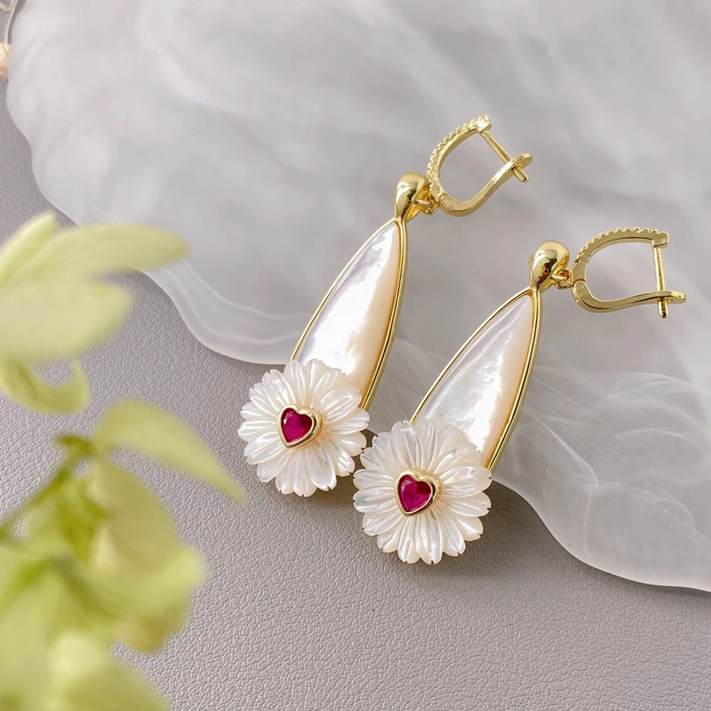 Y·YING Vintage Carved White Shell Daisy Mother Of Pearl Dangle Earrings With Heart Pink Zircon Gold Plated Huggie Hoop Earrings