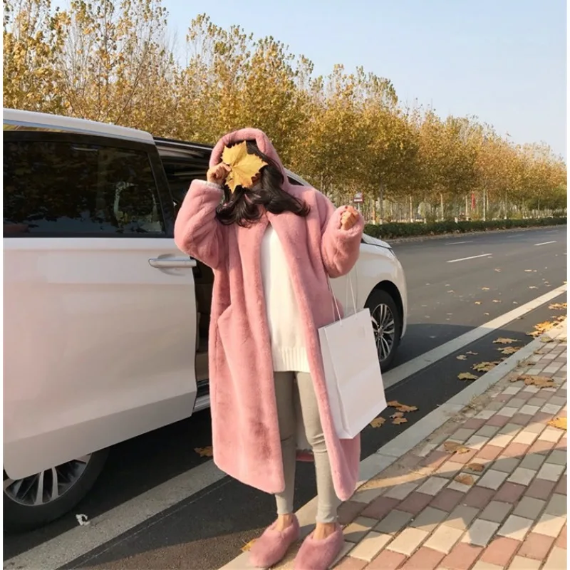 

Новинка 2023 года, женская зимняя шуба из искусственного меха, длинная шуба с капюшоном, толстое теплое женское плюшевое большое свободное пальто