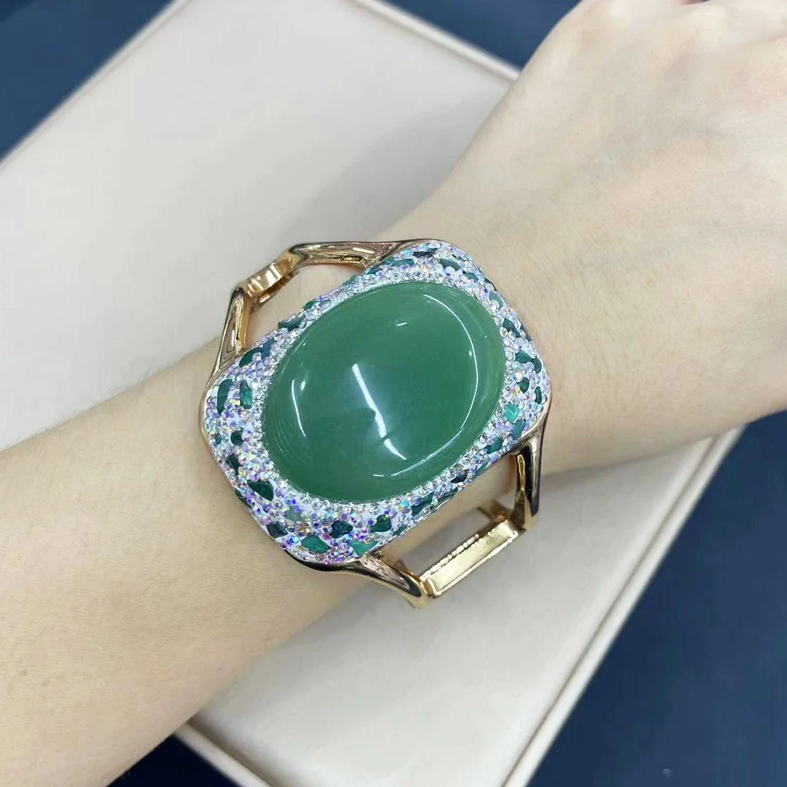 Wide Faced Malay Green Jade Crystal Open Bracelet for Women 18K Gold Plated Full of Small Gemstone Personalized Fashion Jewelry