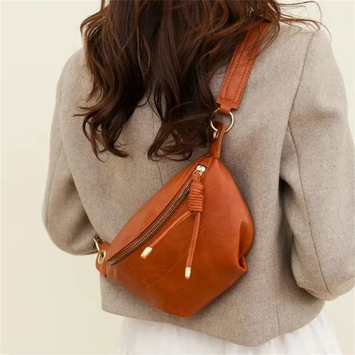 Nuevos riñoneras de Color sólido para mujer, riñonera de cuero PU, bolso cruzado con cadena a la moda, bolso de mano de alta calidad para mujer