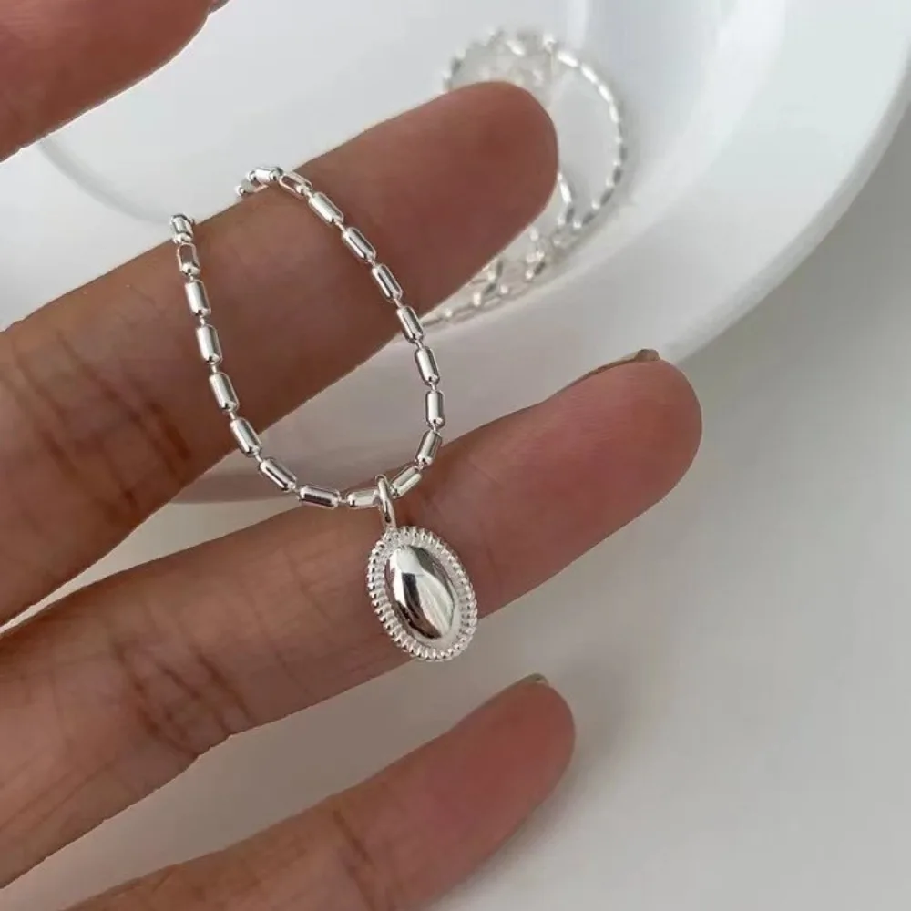 

Fashion S925 Sterling Silver Geometric Elliptical Glossy Pendant Necklace for Women Simple and Luxurious Versatile Accessories