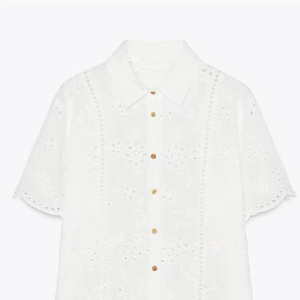 Atasan Kemeja Wanita Modis dan Serbaguna Bordir Berongga Kerah Lengan Pendek Sederhana Atasan Kemeja Baru Musim Panas