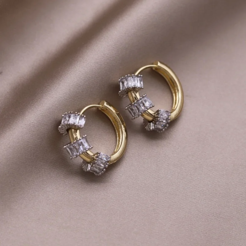 2005 Korean new design fashion jewelry two-color plated simple zircon hoop earrings elegant women's daily work accessories