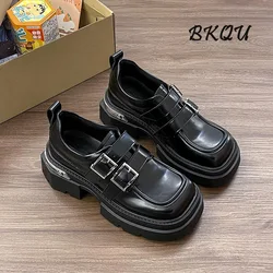 BKQU 2024, nowy trend Punk Loafers Square Head Lolita Double Button Sweet Cool Platform Shoes Metal Decoration pumps