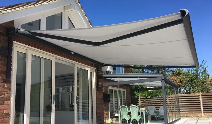 

Motorized Sunshade Electric Balcony Full Cassette Awning Aluminum Frame Retractable Outdoor Patio Balcony Folding Arm Awning