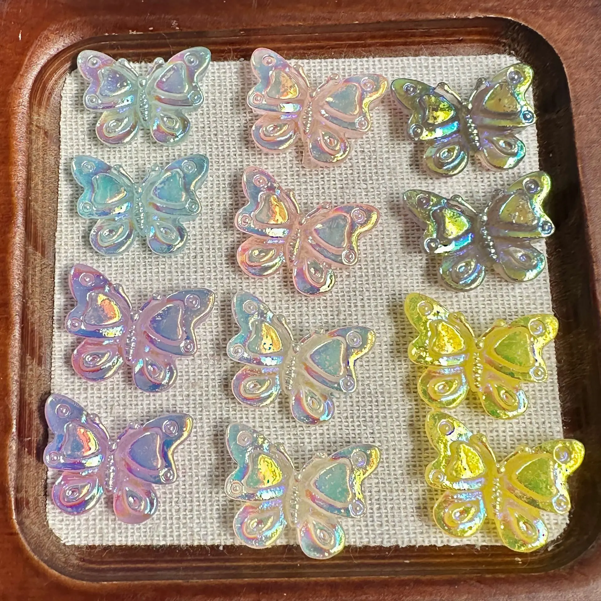20 piezas de cabujones de resina con forma de mariposa, de acrílico, con base plana, para manualidades, decoración de fundas de teléfono, adornos para el cabello, zapatos, accesorios de joyería y otros usos.