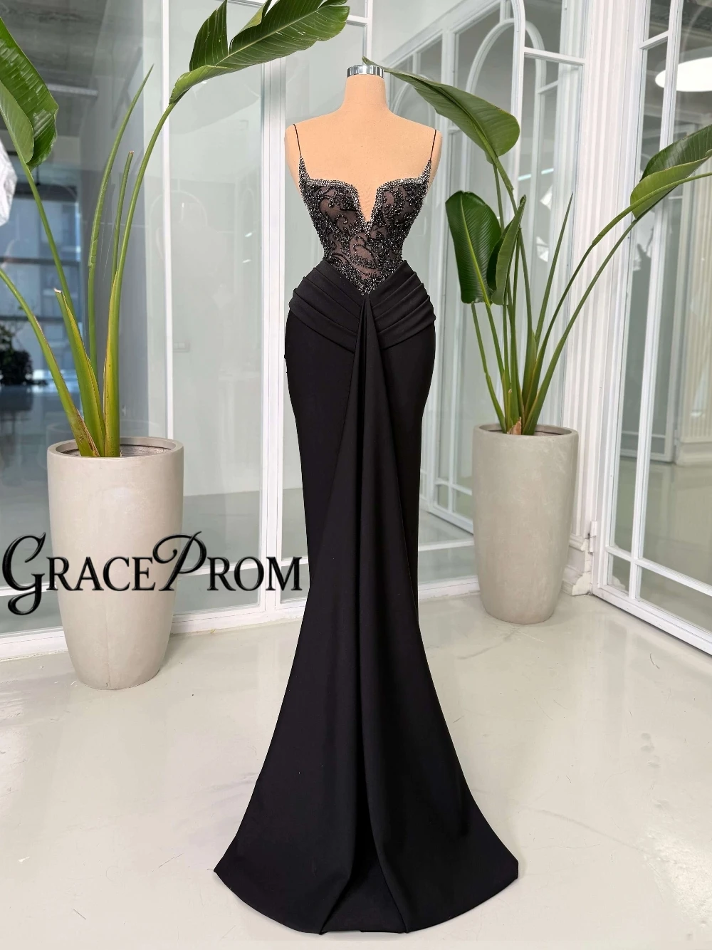 Delicate Black Mermaid Prom Dress With Beaded Lace Bodice Sexy Spaghetti Strap Evening Gown For Formal Party Customized