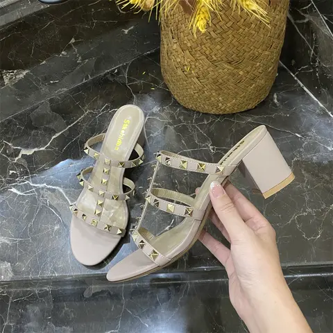 95 dollar Plusstorlek 34-43 Damsandaler Äkta Lädersandaler För Damer Öppna Tå Nitar Skor För Dam Designersandaler 8 best sales nitade sandaler - №6