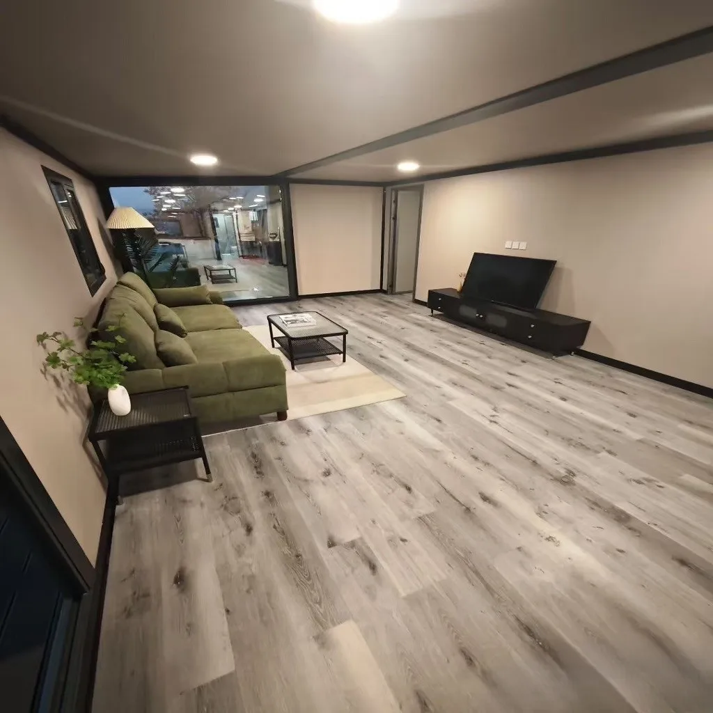 منزل حاوية متنقل قابل للطي بطول 20 قدمًا، منزل جاهز قابل للتوسيع مع عجلات لمقصورة منتجع الفندق والمعيشة في الهواء الطلق