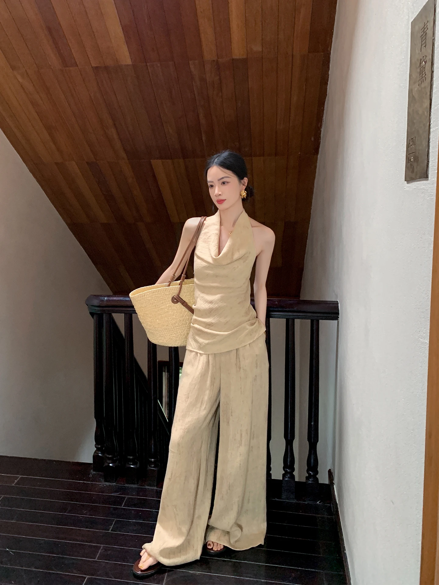 

Binguo Vintage Textured Neck Swinging Hanging Neck Top And Casual Pants Two Piece Set Women Summer New Style Breathable High ...