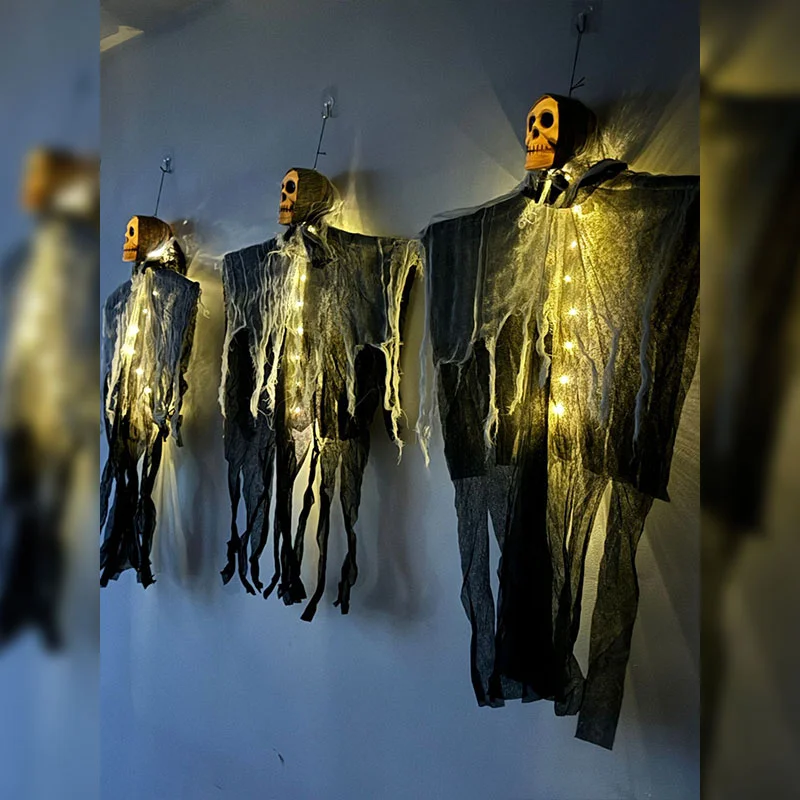 Decorazione scheletro da appendere di Halloween, grandi fantasmi da albero appesi da 31 "con luce a LED, decorazioni di Halloween per esterni per il cortile