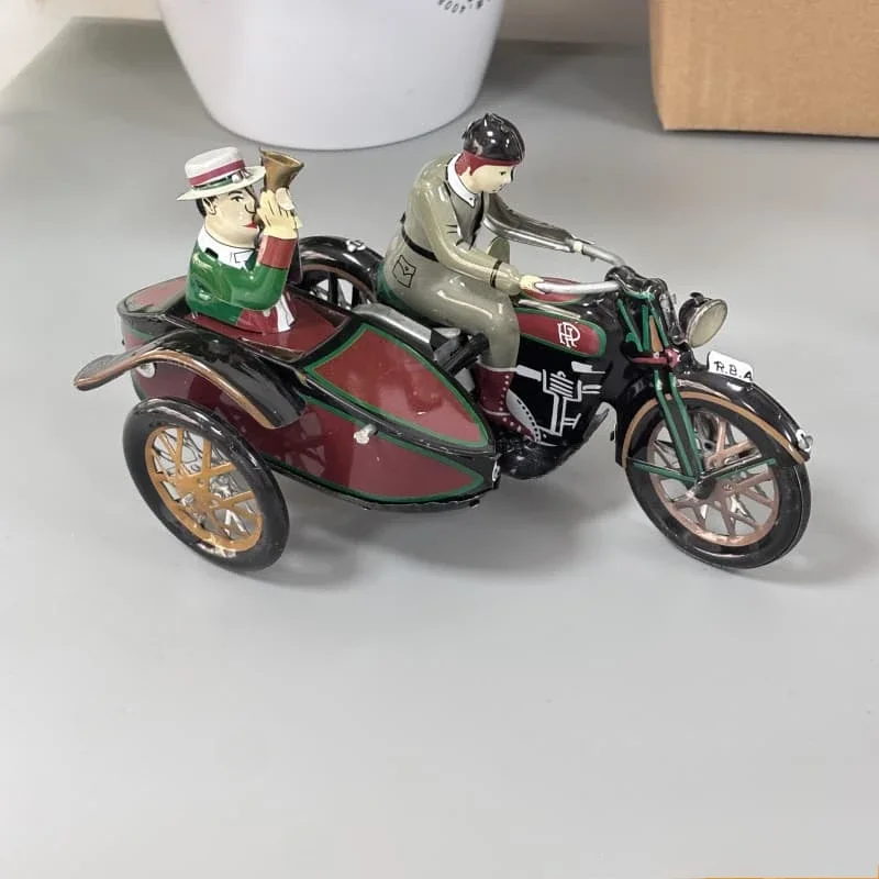 [Divertente] Collezione per adulti Giocattolo a carica retrò Metallo Tin man Giro un triciclo Giocattolo meccanico Figure giocattolo a orologeria modello regalo per bambini