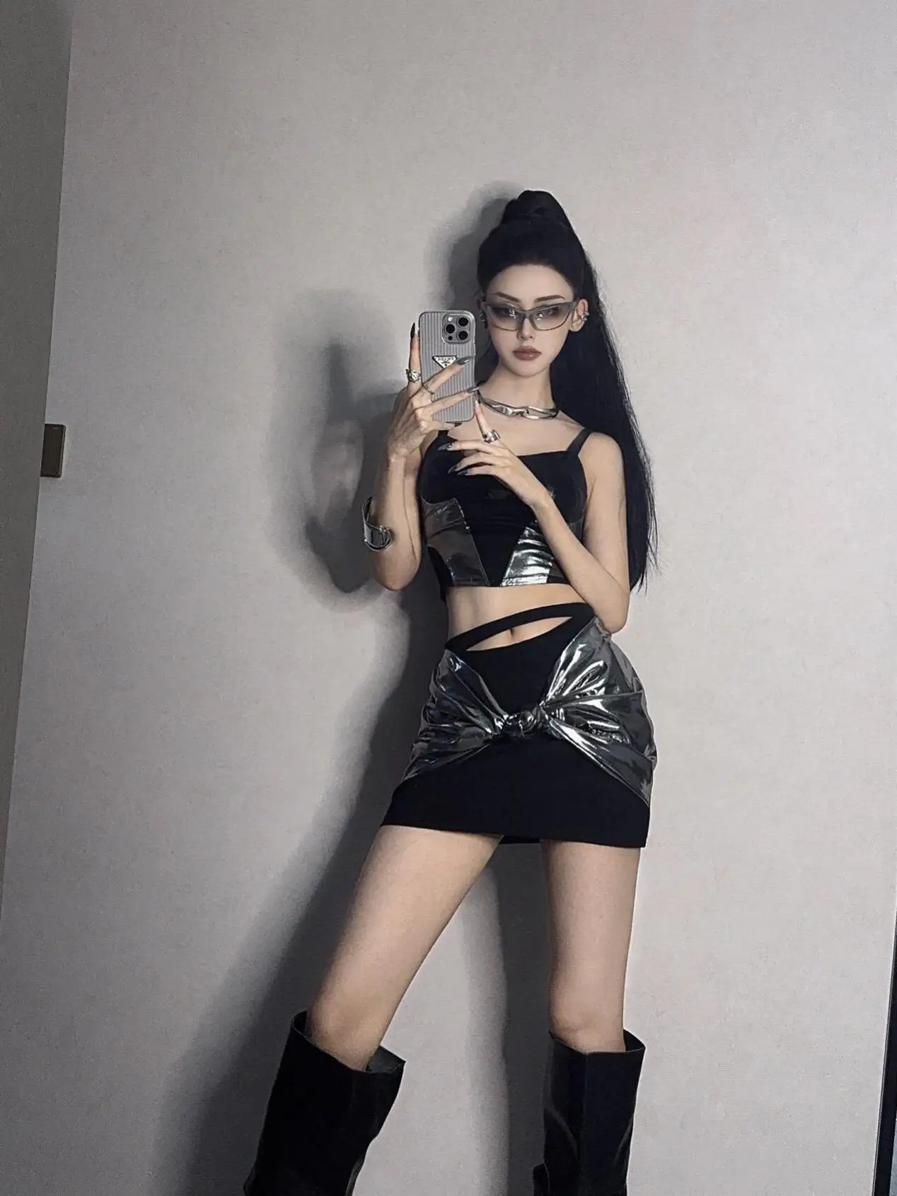 

Spicy Girl Set 2024 New Hollow out Strap Vest iny Splice Skirt Two Piece Set Street Sle Svel Silk Material