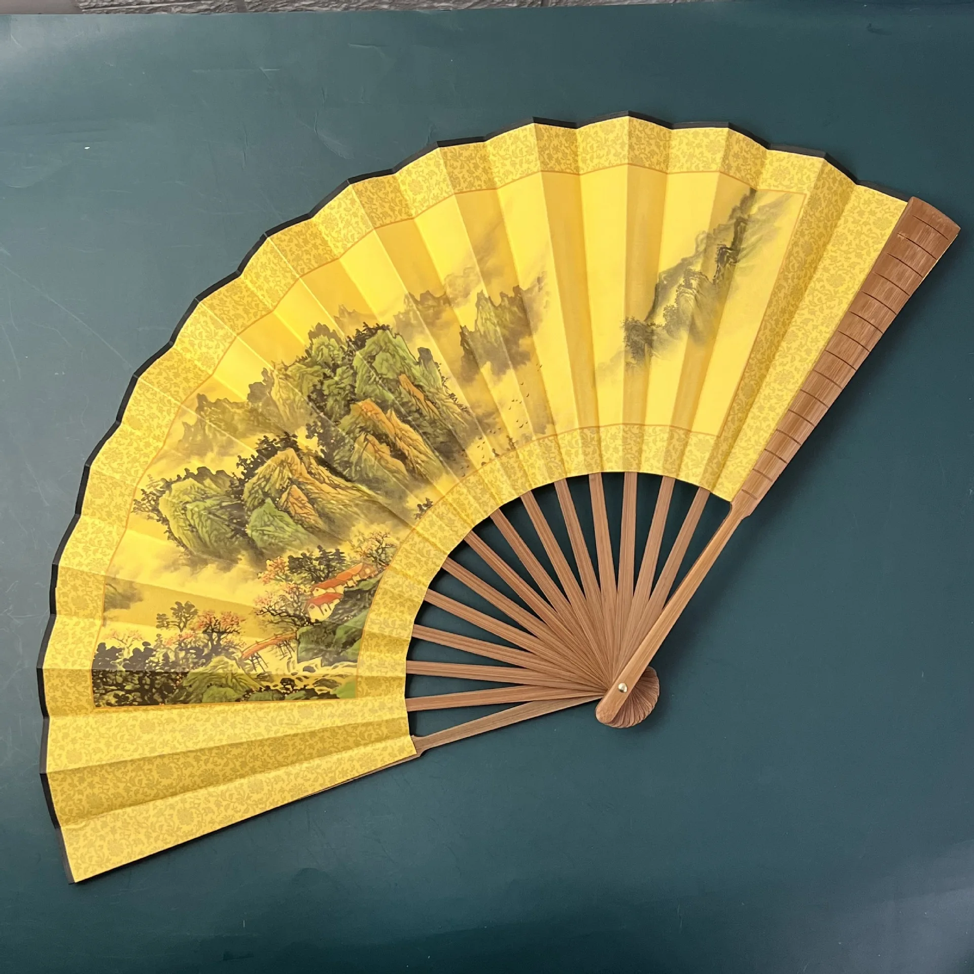 Chinese style 10 inch silk big silk fan ancient style folding fan Hanfu handmade gift classical male folding fan bamboo carry-on