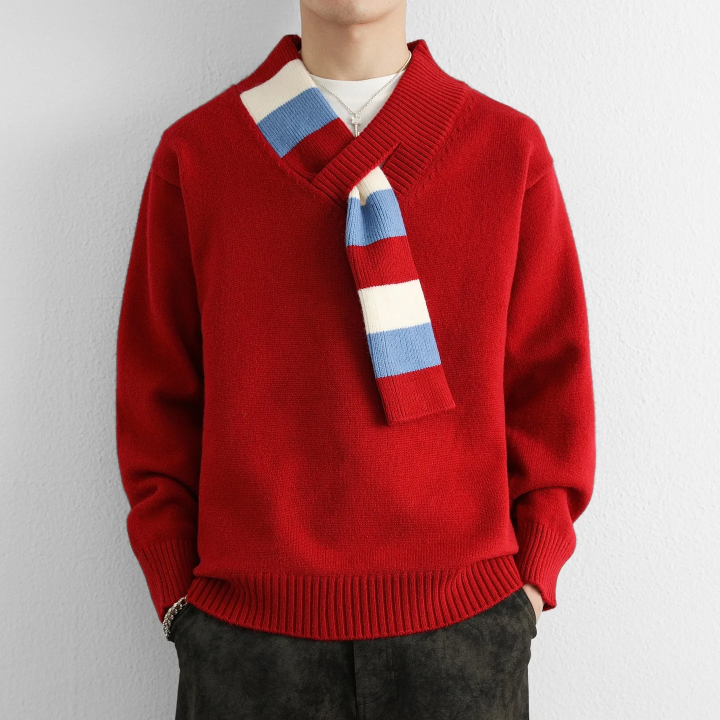 

2025 men's fashion design sense, autumn, scarf v-neck knitted sweater