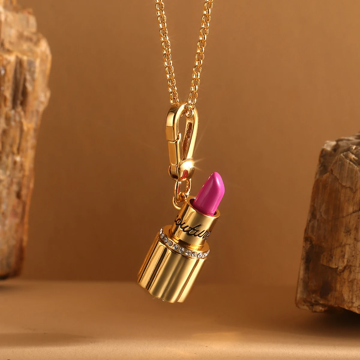 

Fashion Luxury Golden Lipstick Tube Pendant Necklace for Women Keychain Pendant Sweet Niche Party Jewelry Valentine's Day Gift